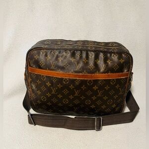 LOUIS VUITTON Monogram Reporter GM Crossbody Shoulder Bag